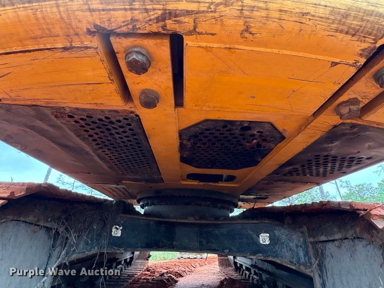 image for item EA7033 2012 John Deere 180G excavator