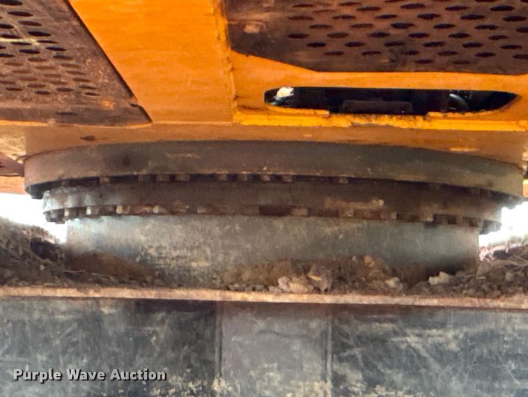 image for item EA7033 2012 John Deere 180G excavator