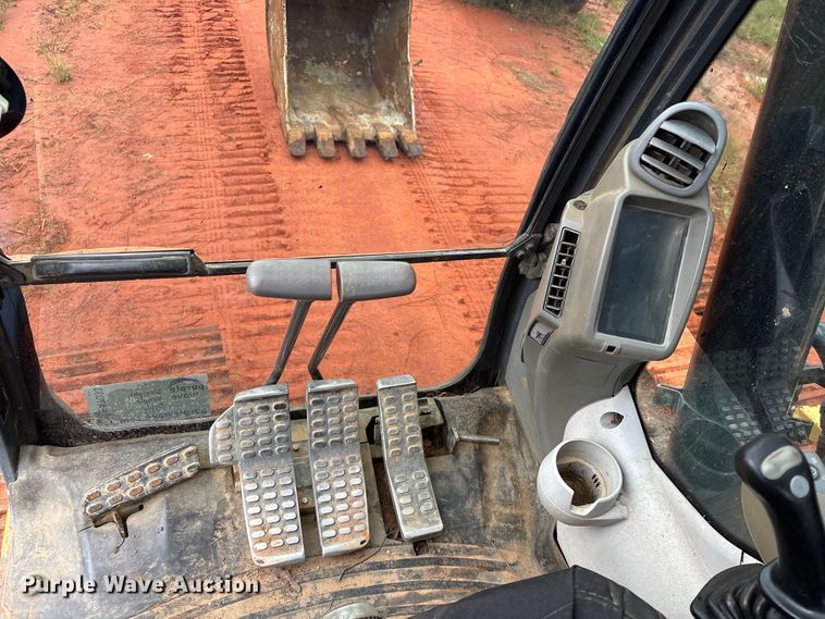 image for item EA7033 2012 John Deere 180G excavator