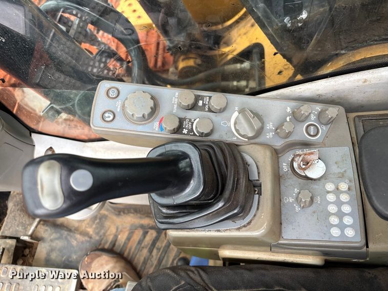 image for item EA7033 2012 John Deere 180G excavator