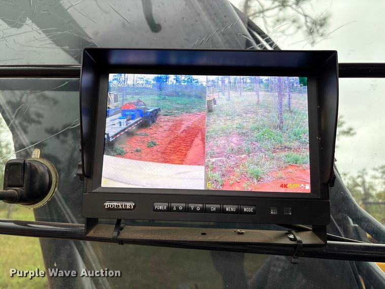 image for item EA7033 2012 John Deere 180G excavator