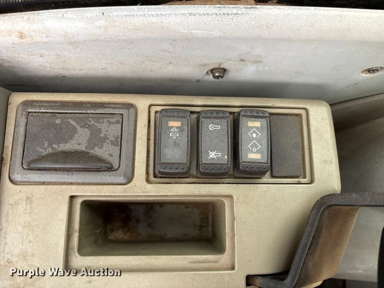 image for item EA7033 2012 John Deere 180G excavator