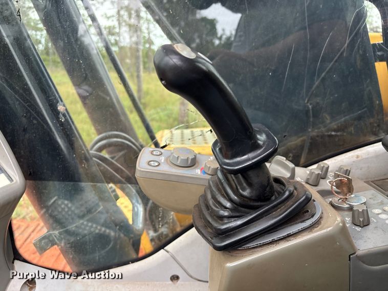 image for item EA7033 2012 John Deere 180G excavator