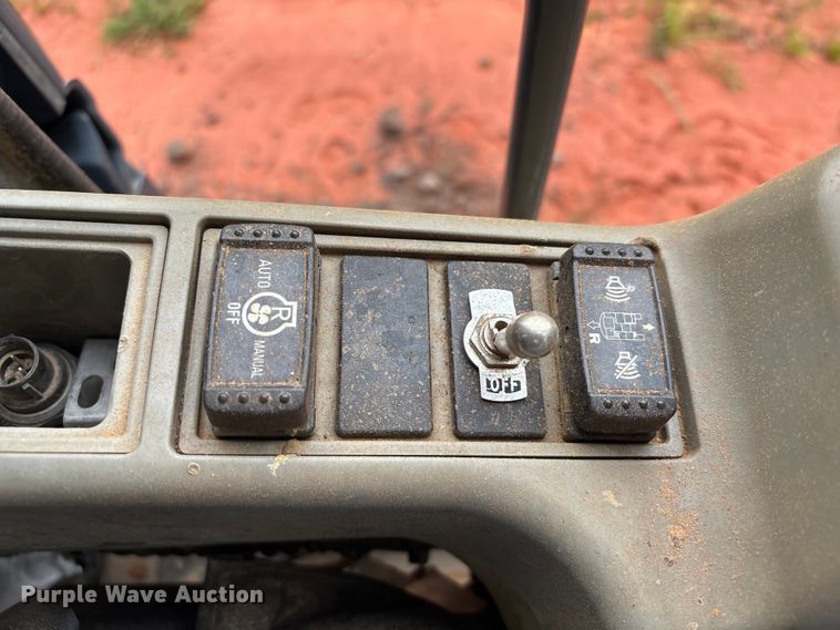 image for item EA7033 2012 John Deere 180G excavator