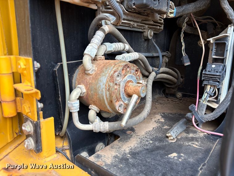 image for item EA7033 2012 John Deere 180G excavator