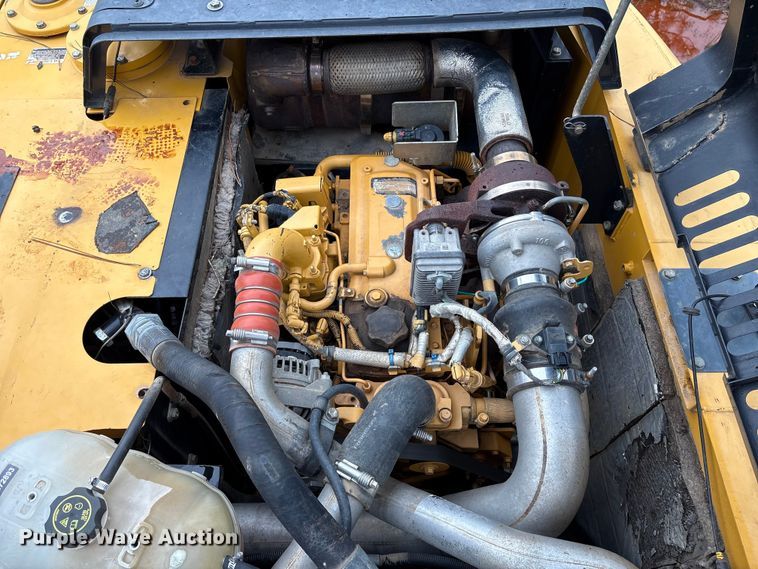 image for item EA7033 2012 John Deere 180G excavator