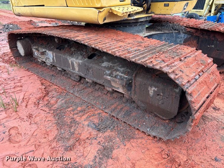 image for item EA7033 2012 John Deere 180G excavator