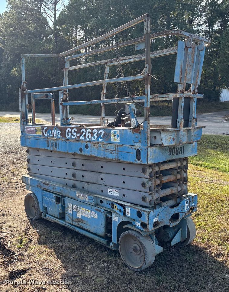 image for item EA7038 Genie GS-2632 scissor lift