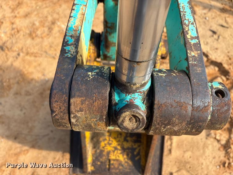 image for item EA7612 2005 IHI 55N2 mini excavator