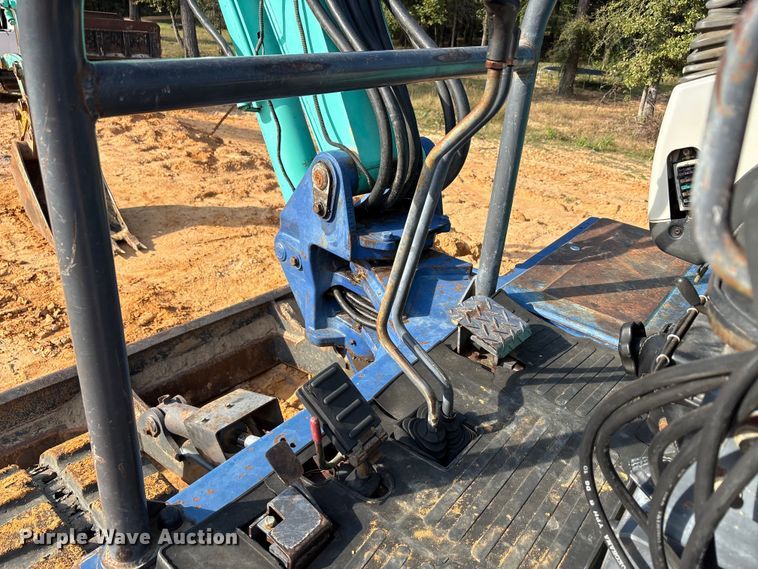 image for item EA7612 2005 IHI 55N2 mini excavator