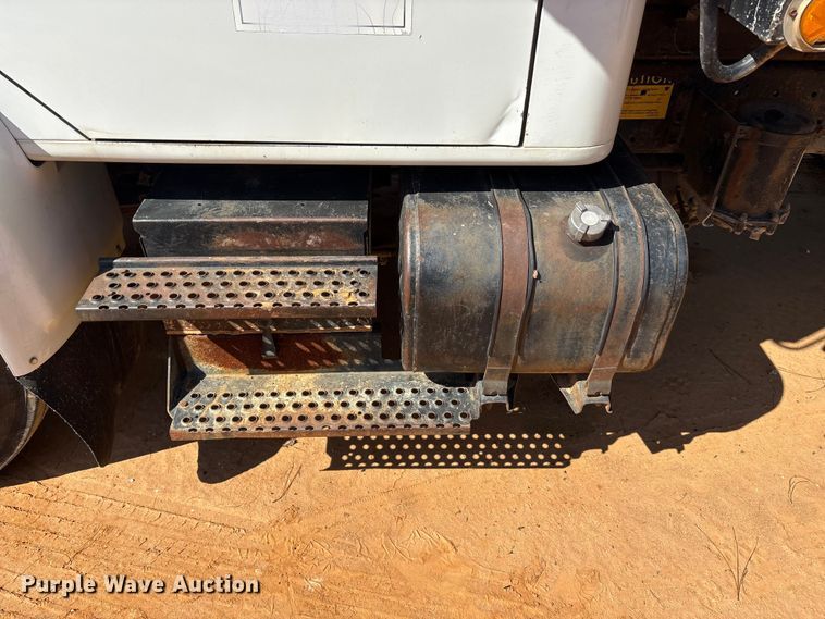 image for item EA7614 1995 International 4700 dump truck