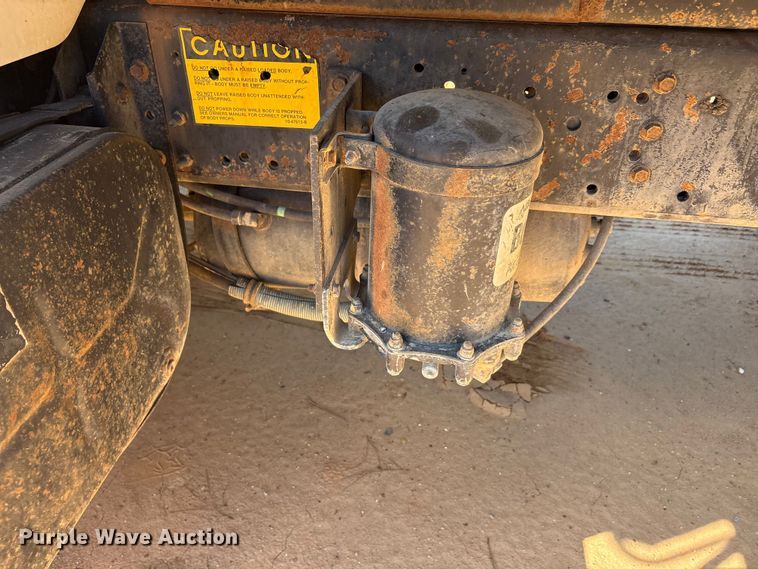 image for item EA7614 1995 International 4700 dump truck