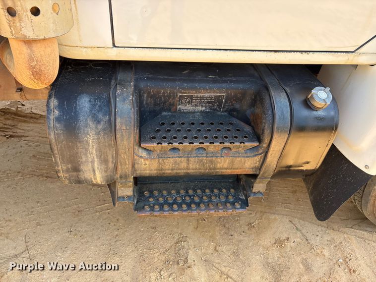 image for item EA7614 1995 International 4700 dump truck