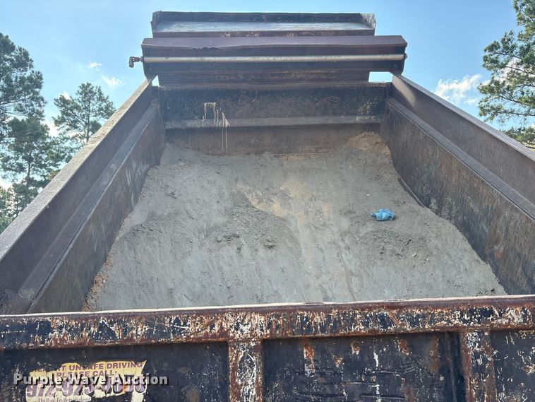 image for item EA7614 1995 International 4700 dump truck