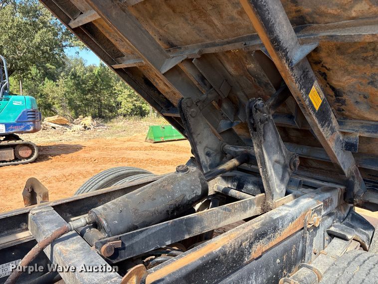 image for item EA7614 1995 International 4700 dump truck