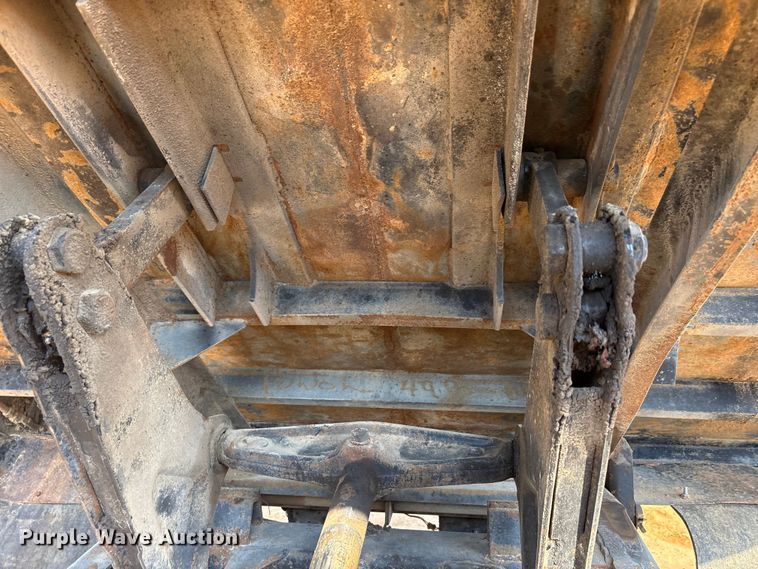 image for item EA7614 1995 International 4700 dump truck