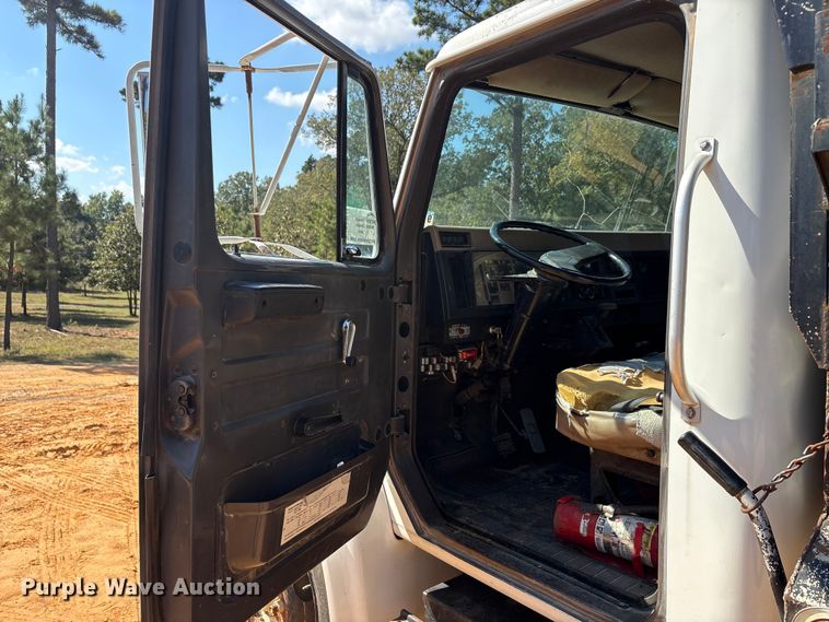 image for item EA7614 1995 International 4700 dump truck