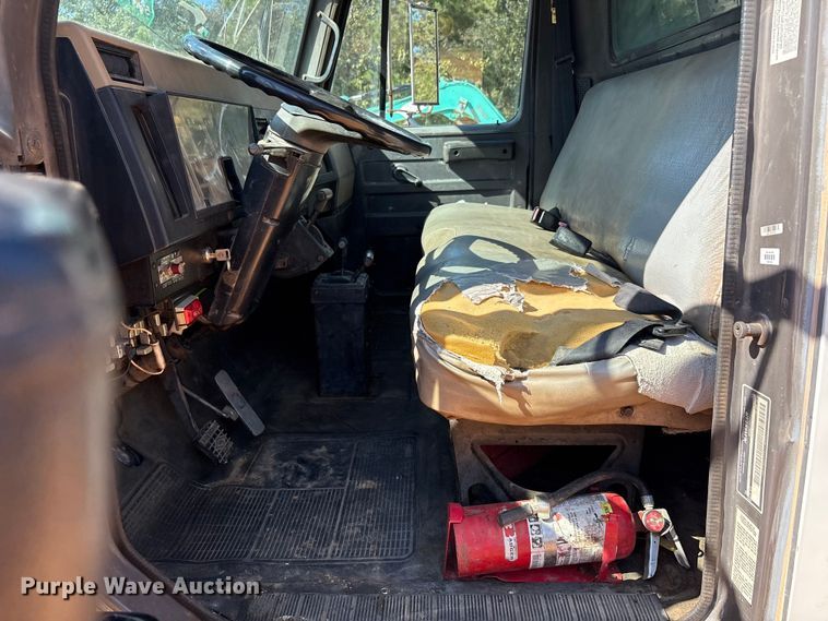 image for item EA7614 1995 International 4700 dump truck