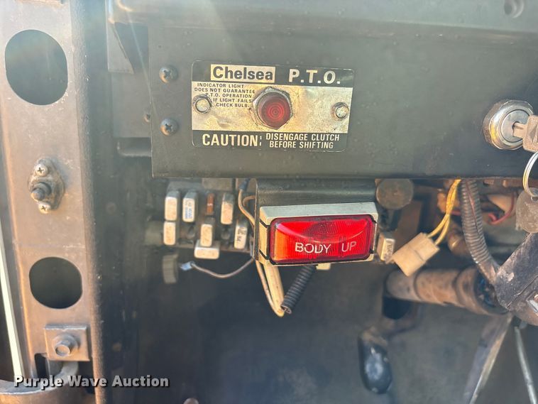 image for item EA7614 1995 International 4700 dump truck