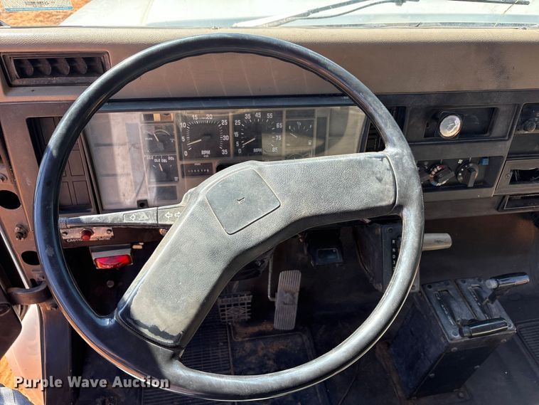 image for item EA7614 1995 International 4700 dump truck