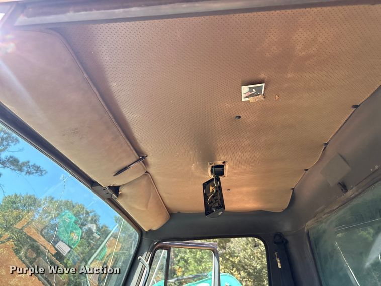 image for item EA7614 1995 International 4700 dump truck