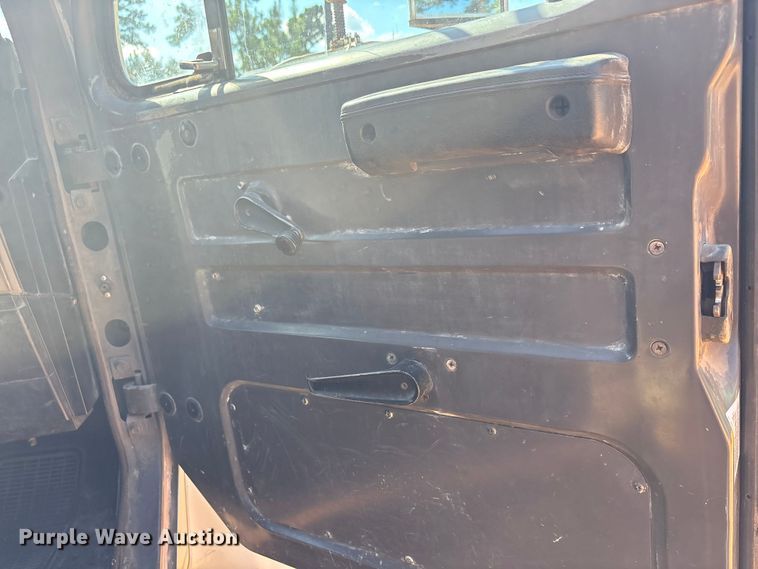 image for item EA7614 1995 International 4700 dump truck