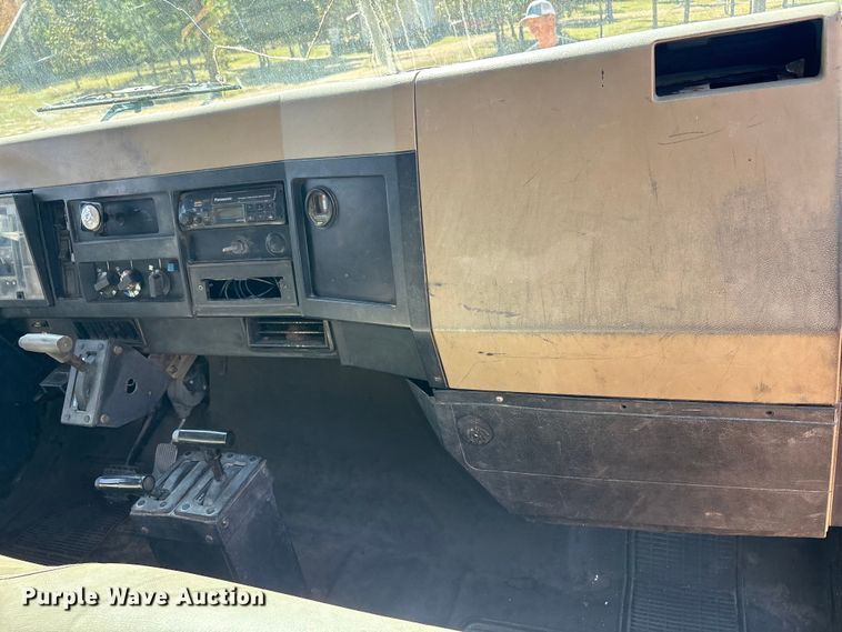 image for item EA7614 1995 International 4700 dump truck