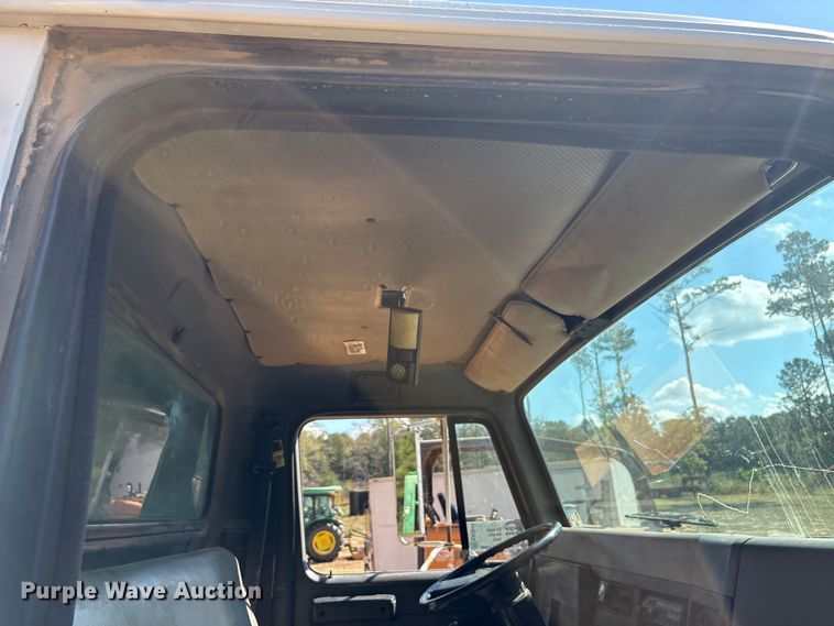 image for item EA7614 1995 International 4700 dump truck