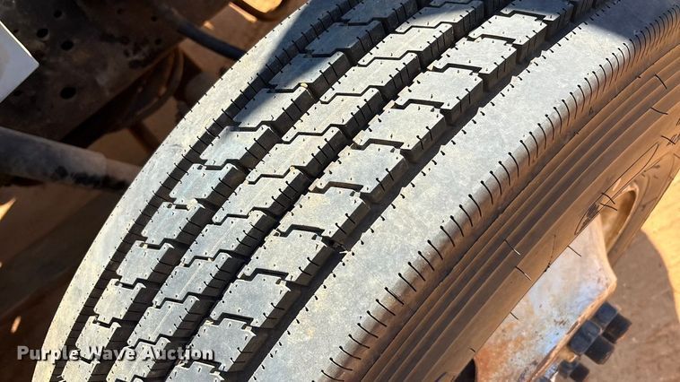 image for item EA7614 1995 International 4700 dump truck