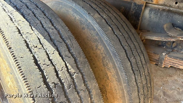 image for item EA7614 1995 International 4700 dump truck