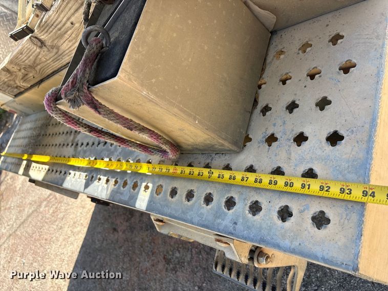 image for item EA7617 2012 Chevrolet Silverado 3500 bucket truck