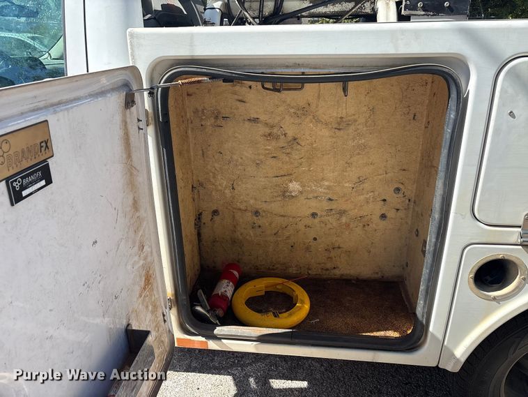 image for item EA7617 2012 Chevrolet Silverado 3500 bucket truck