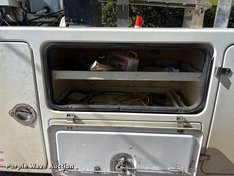 image for item EA7617 2012 Chevrolet Silverado 3500 bucket truck