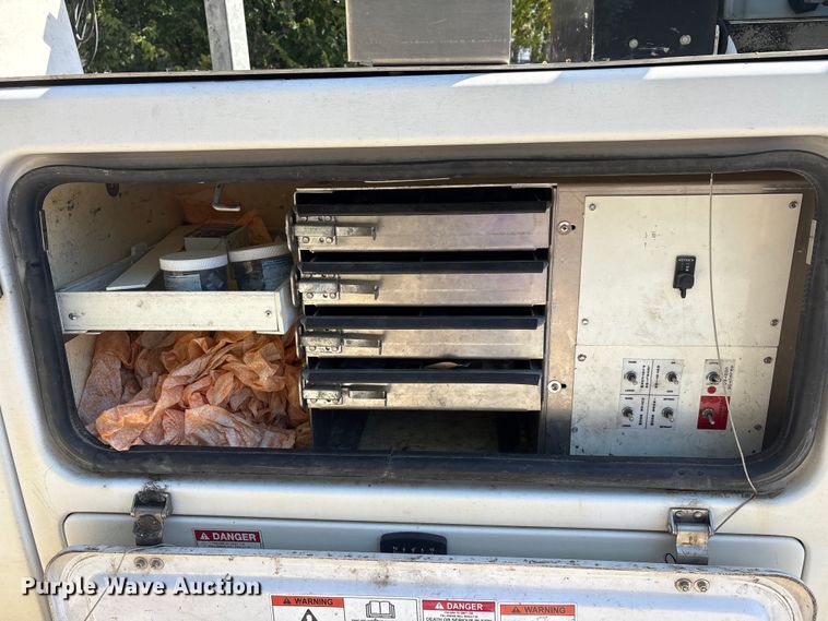 image for item EA7617 2012 Chevrolet Silverado 3500 bucket truck