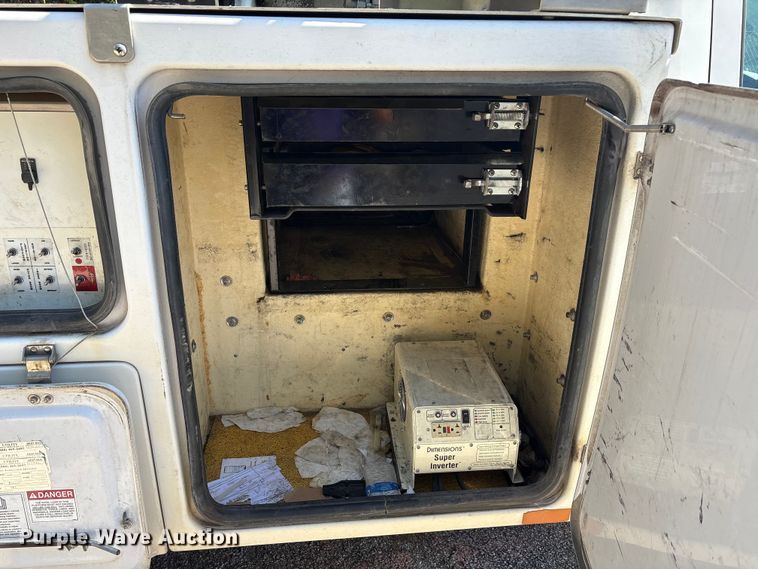 image for item EA7617 2012 Chevrolet Silverado 3500 bucket truck