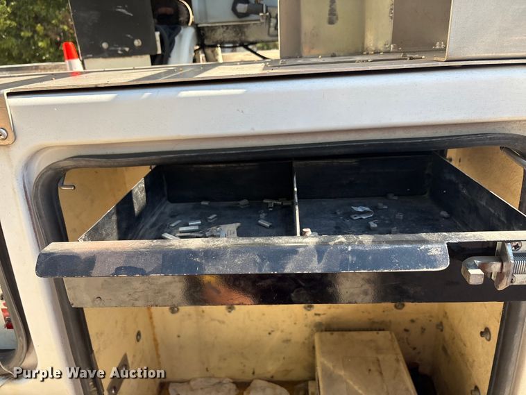 image for item EA7617 2012 Chevrolet Silverado 3500 bucket truck