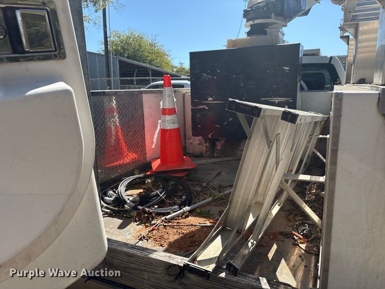 image for item EA7617 2012 Chevrolet Silverado 3500 bucket truck