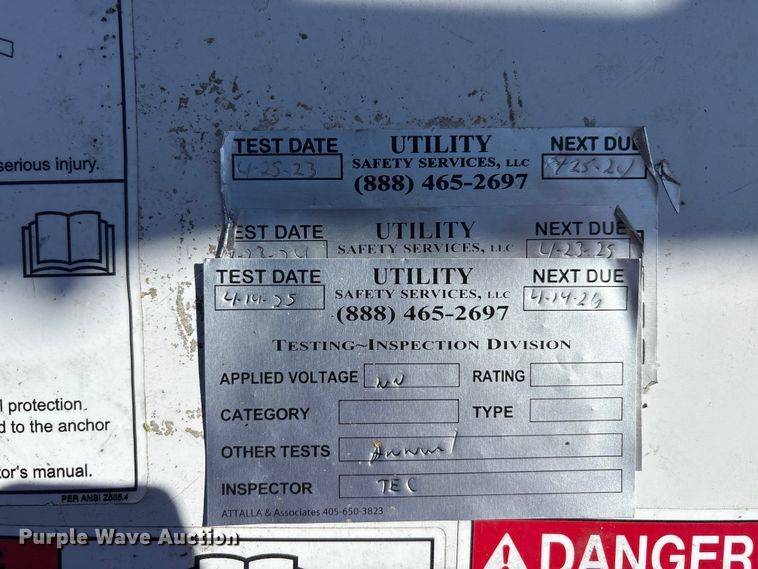 image for item EA7617 2012 Chevrolet Silverado 3500 bucket truck