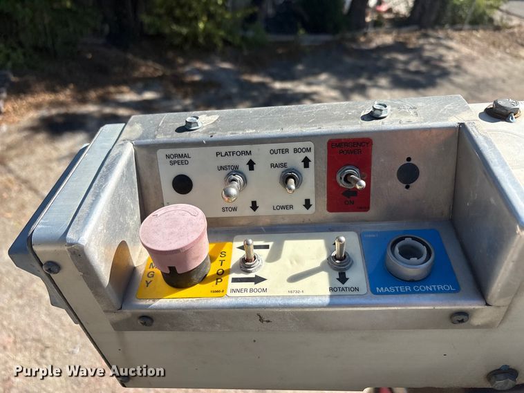 image for item EA7617 2012 Chevrolet Silverado 3500 bucket truck