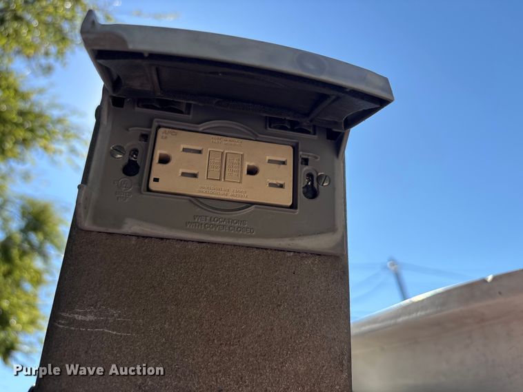 image for item EA7617 2012 Chevrolet Silverado 3500 bucket truck