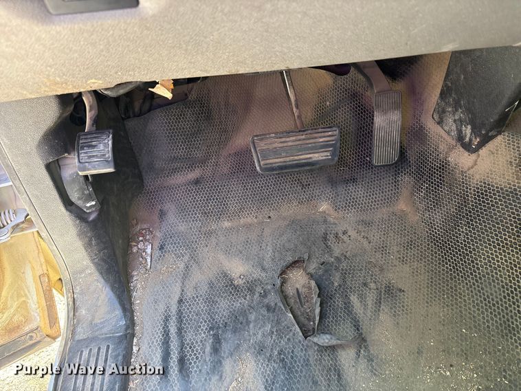 image for item EA7617 2012 Chevrolet Silverado 3500 bucket truck