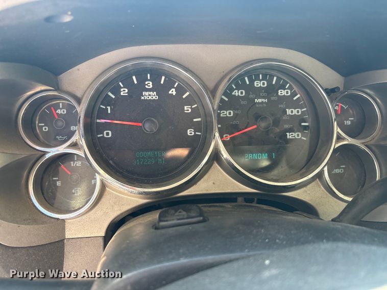 image for item EA7617 2012 Chevrolet Silverado 3500 bucket truck