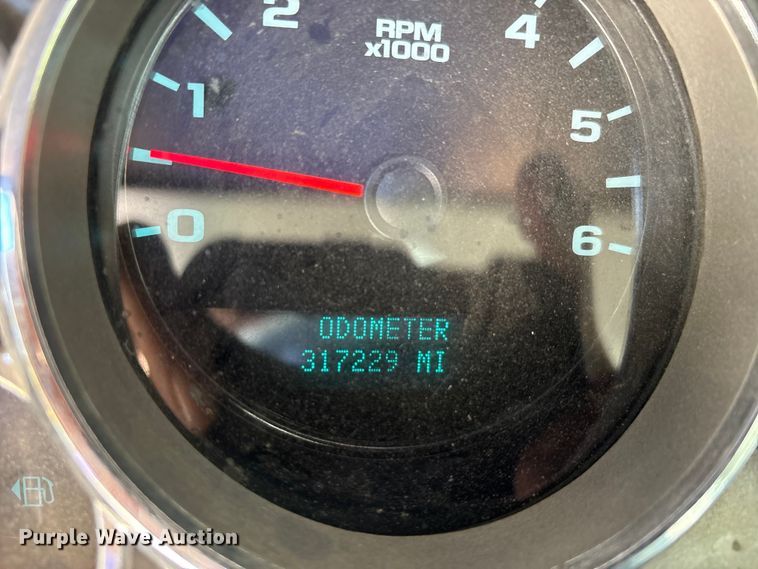 image for item EA7617 2012 Chevrolet Silverado 3500 bucket truck