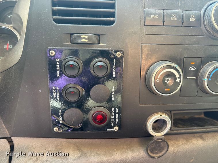 image for item EA7617 2012 Chevrolet Silverado 3500 bucket truck