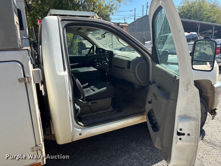 image for item EA7617 2012 Chevrolet Silverado 3500 bucket truck