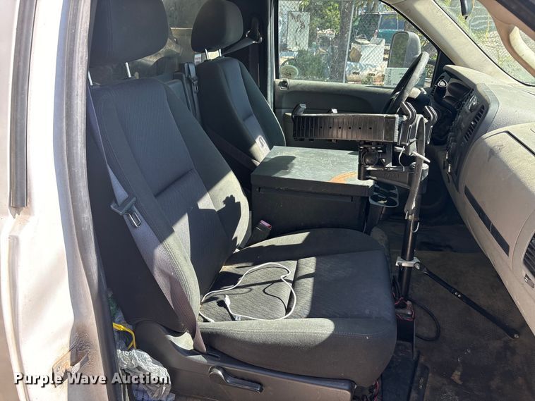 image for item EA7617 2012 Chevrolet Silverado 3500 bucket truck