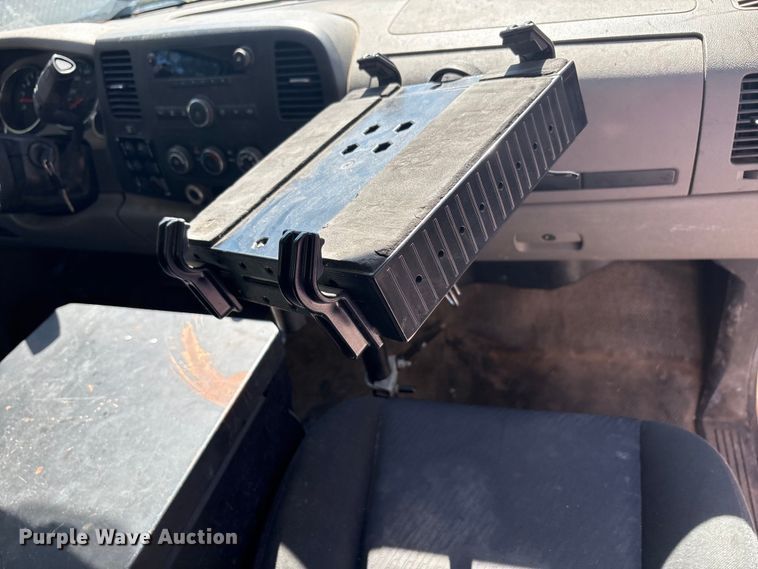 image for item EA7617 2012 Chevrolet Silverado 3500 bucket truck