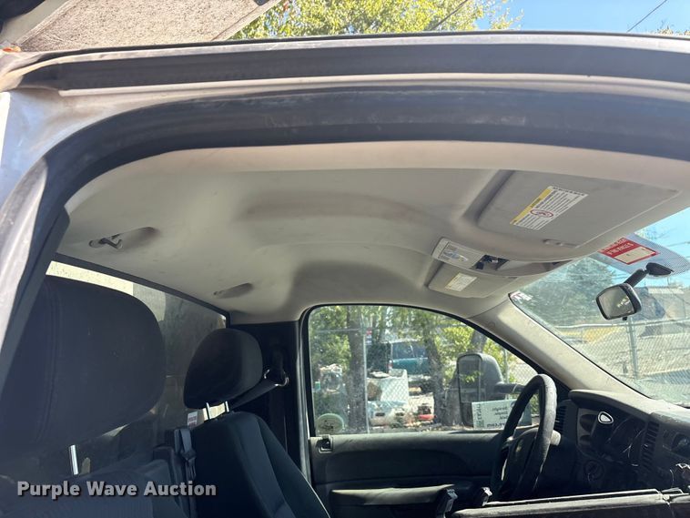 image for item EA7617 2012 Chevrolet Silverado 3500 bucket truck