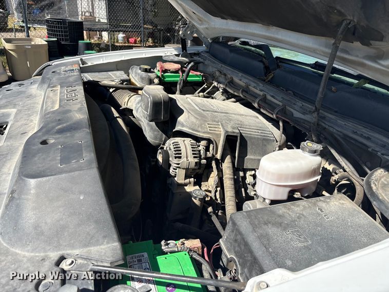 image for item EA7617 2012 Chevrolet Silverado 3500 bucket truck