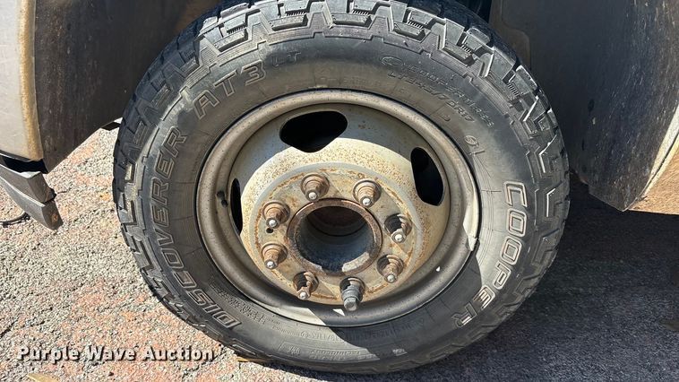 image for item EA7617 2012 Chevrolet Silverado 3500 bucket truck